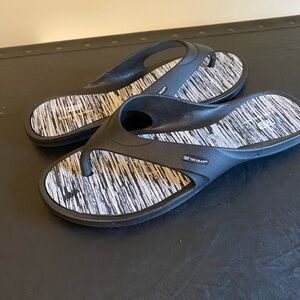 TEK GEAR Mens Toe Post Thong Flip-Flops / Slides / Sandal Slip-On Sz Large 9/10